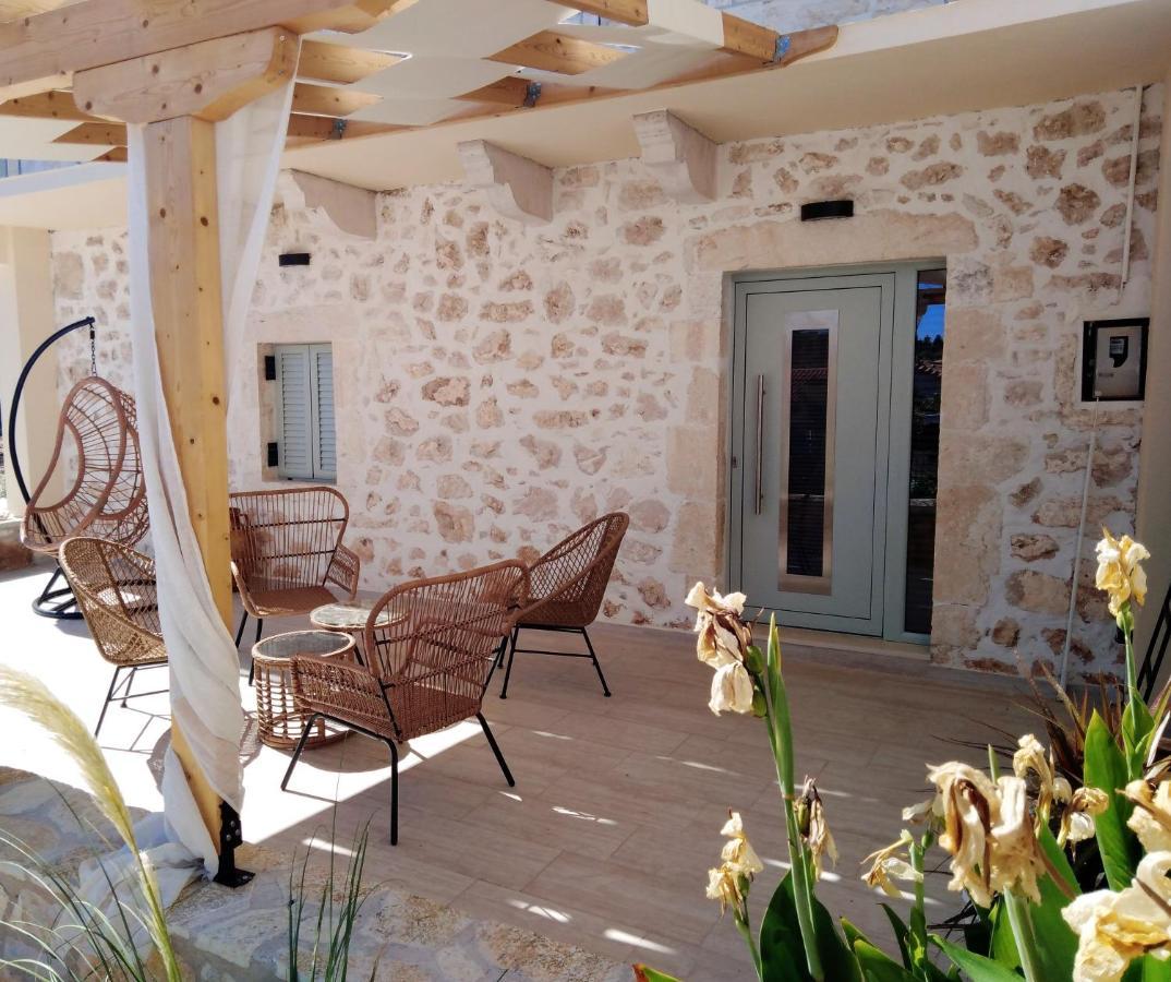 Mangata Suites Homes With Private Pools Spartokhórion Exterior foto